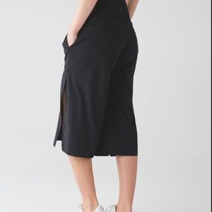 Lululemon Serene Crop Size 12 Black